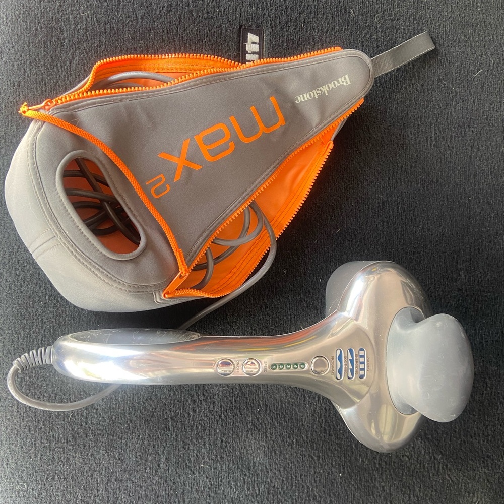 Brookstone max 2 •EUC•neck, back massager•percussion with case